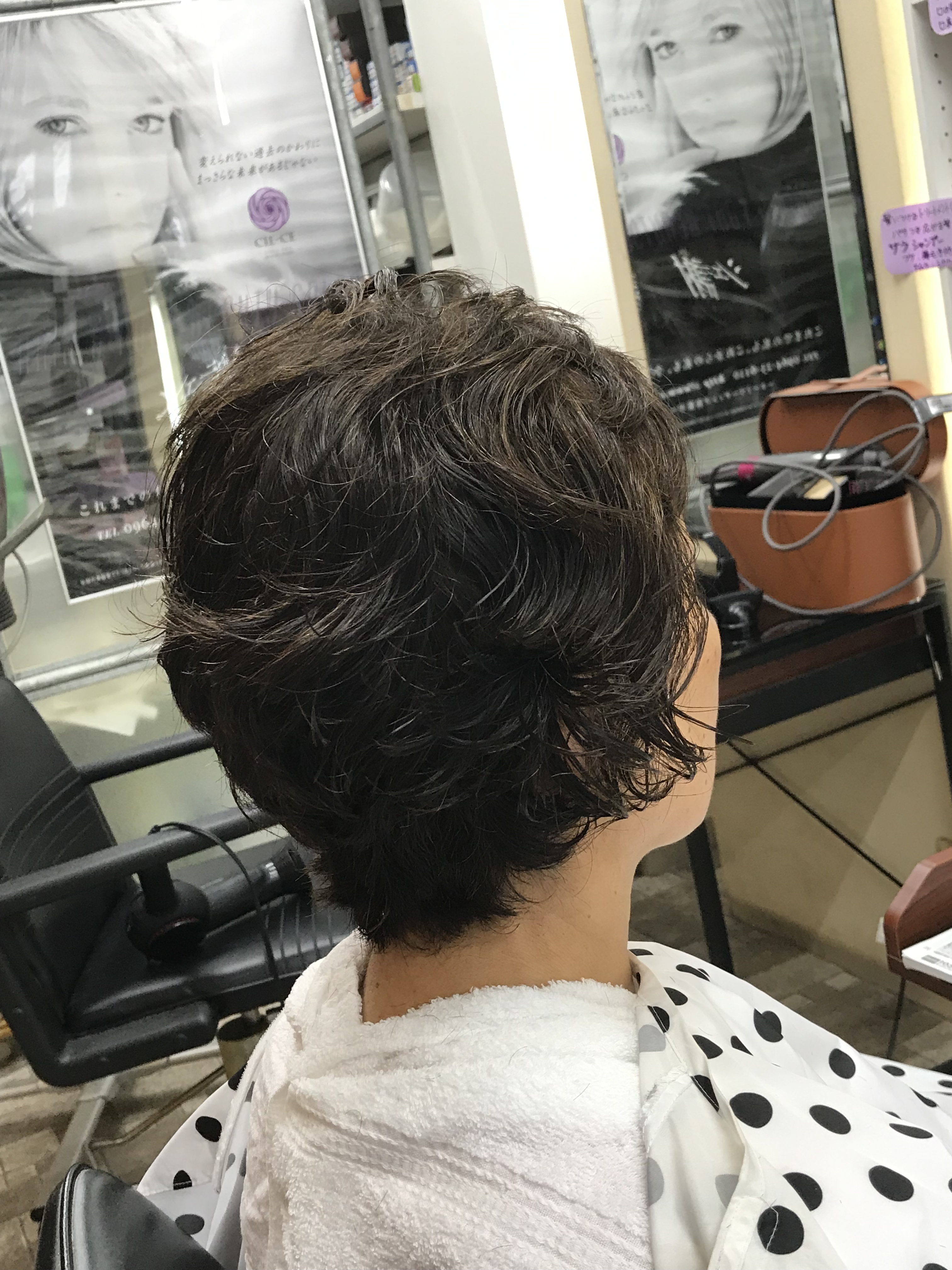 強いくせ毛をお手入れ簡単ヘアに出来るのは、キュビズムカットだから。